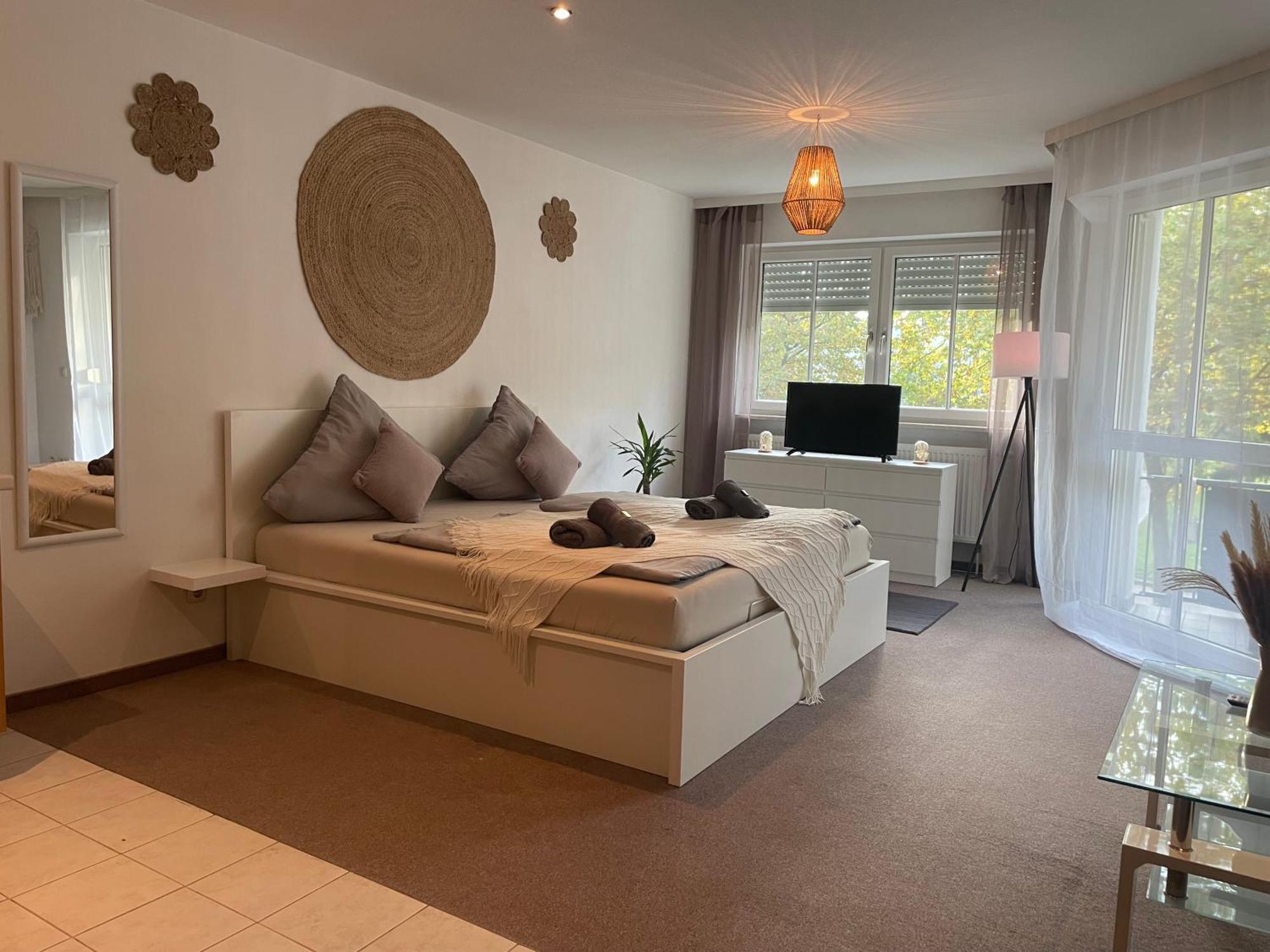 Kingsize Bett Boho Apartment Mit Tiefgarage Naehe Salzburg Freilassing Exterior foto